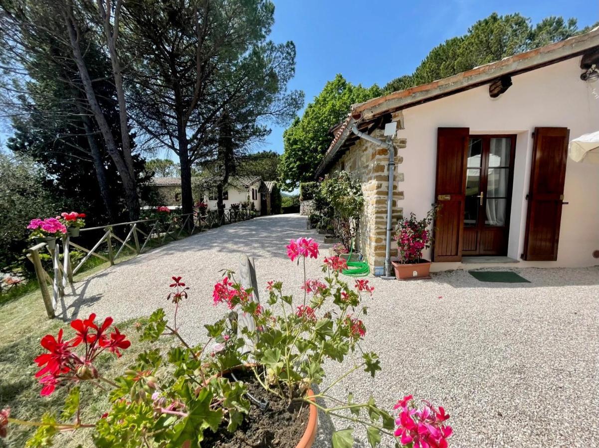 La Panoramica Gubbio - Maison De Charme - Casette E Appartamenti Self Catering Per Vacanze Meravigliose! Εξωτερικό φωτογραφία