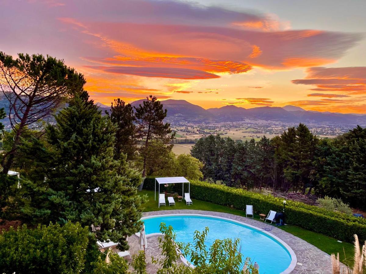 La Panoramica Gubbio - Maison De Charme - Casette E Appartamenti Self Catering Per Vacanze Meravigliose! Εξωτερικό φωτογραφία